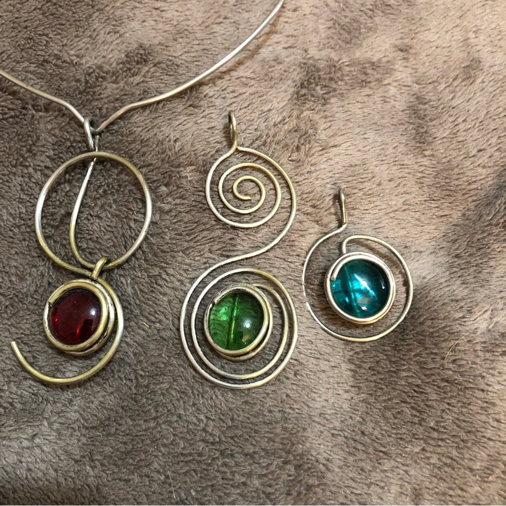 Handmade statement necklaces - Picture 3 of 7